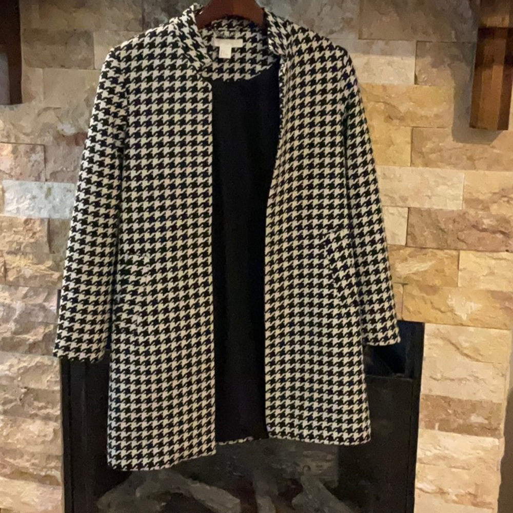 H&M houndstooth coat. Lightweight.